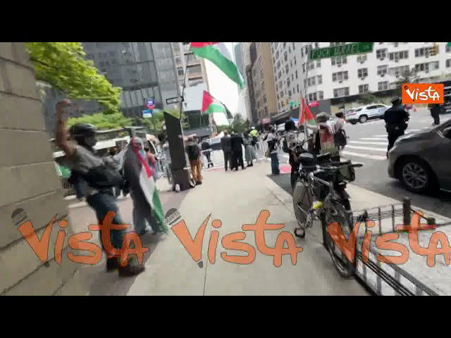 L'Autonomia Differenziata è Legge, Video Delle Bandiere Padane Sventolate Dai Deputati Della Lega Alla Camera 1625320 - Foto 10