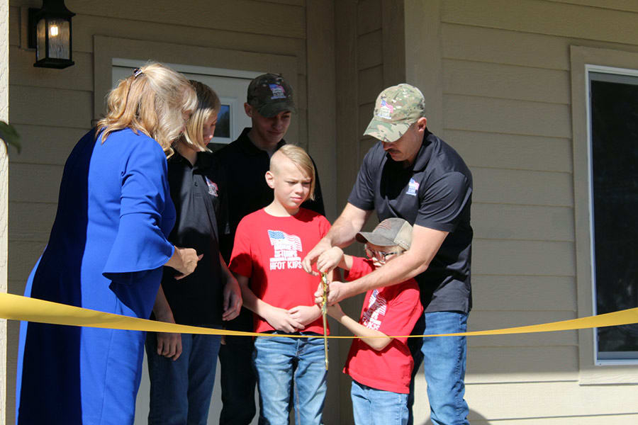 Double amputee Army veteran and his family receive key to brand new