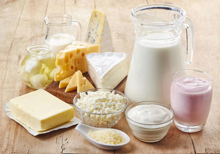 ควรเลี่ยงการกินผลิตภัณฑ์จากนมคู่กับยาบางชนิด (ภาพจาก iStock)