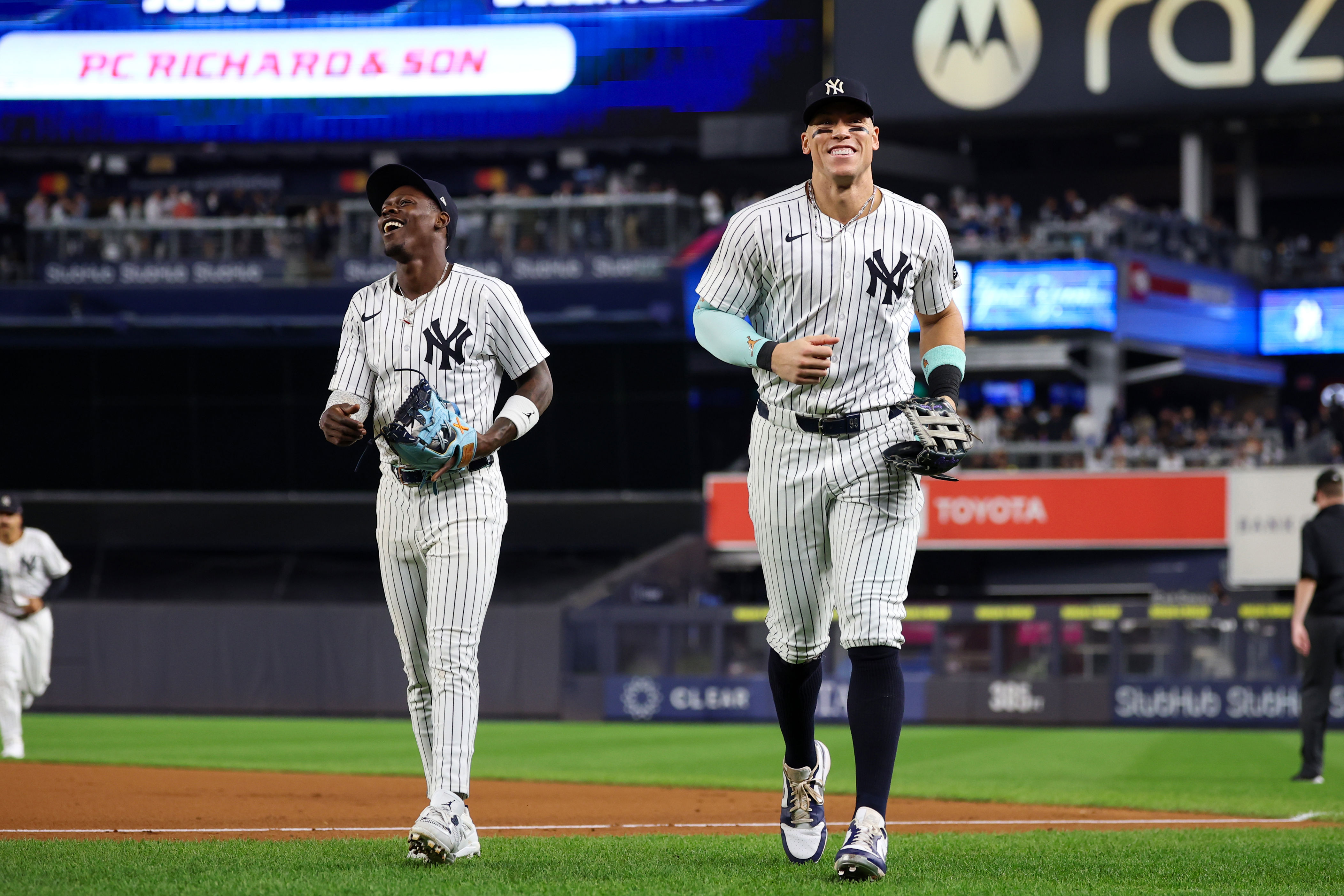 yankees hoodie mens nike