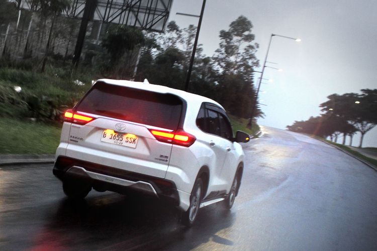 Mitos atau Fakta: Mobil Matik Rentan Rusak di Tanjakan?