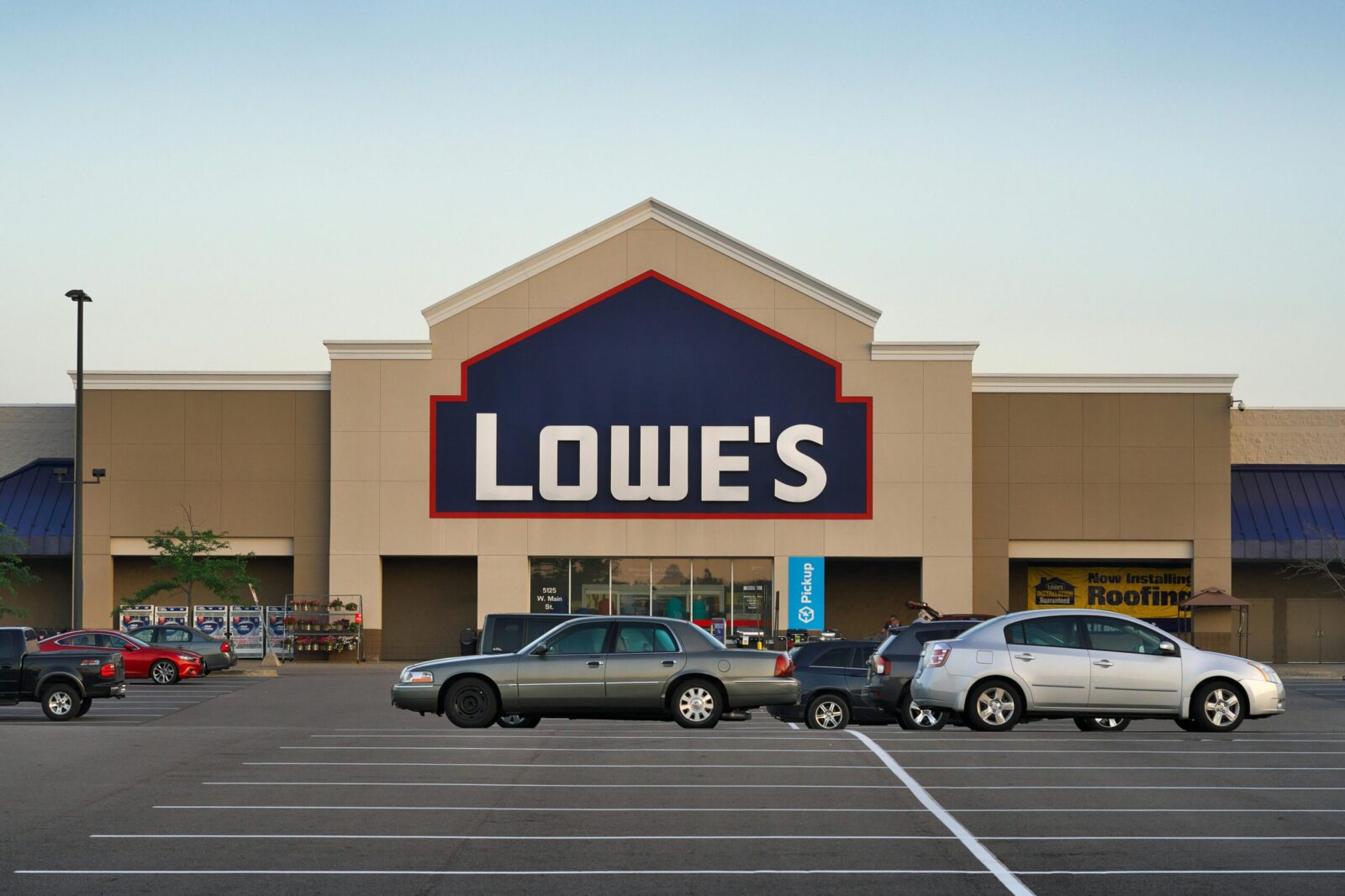 5 Things Contractors Say You Should Never Buy at Lowe’s