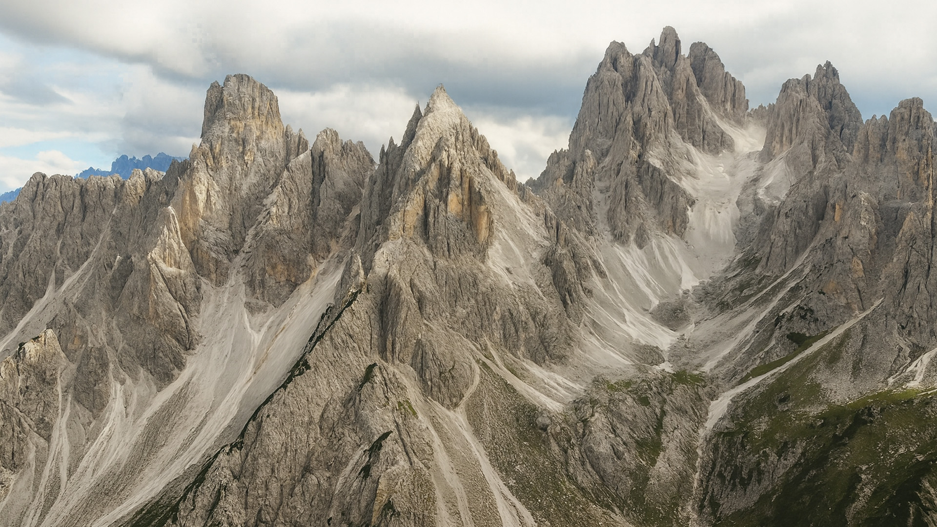 カディーニ・ディ・ミズリーナ ドロミーティ イタリア ― 鋭い山々の絶景 4K映像