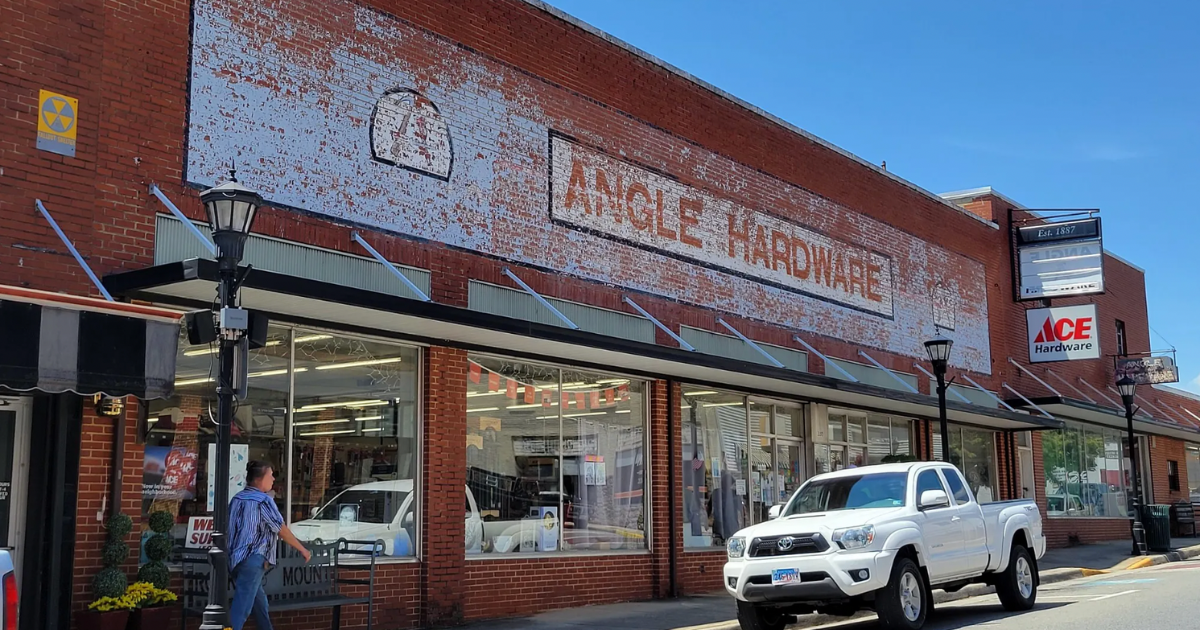 This Blink-and-You'll-Miss-It Town in Virginia Is so Worth Exploring