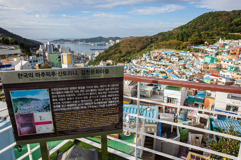 [사진] 감천문화마을, 화려한 색에 가려진 삶