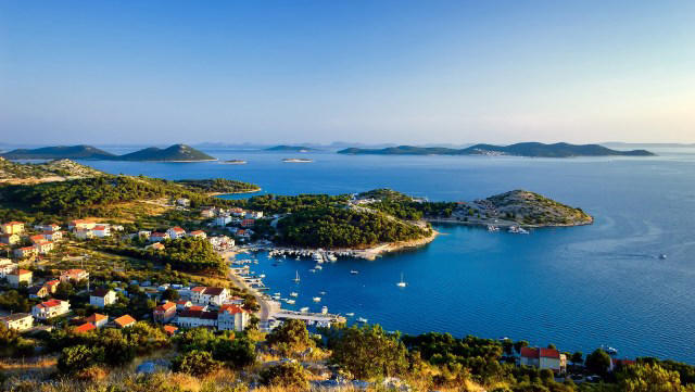 Billionaire Sparks Backlash With Latest Lavish Family Outing Let Them