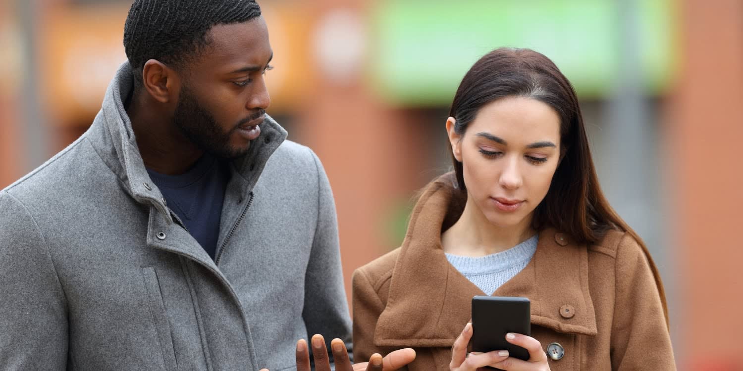 Gallery Detail: Affection Deprivation May Explain Why Phubbing Harms Relationship