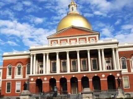 Mass. lawmakers propose social media ban for children