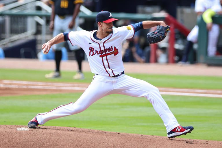 Atlanta Braves pitcher Charlie Morton delivers in the first inning of a baseball game against the Pittsburgh Pirates, Sunday, Sept. 28, 2025, in Atlanta. (AP Photo/Colin Hubbard)