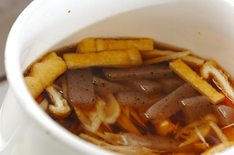 旬の食材たっぷり【かやくご飯】レシピ4選～名前の由来は薬だった？炊き込みご飯との違いも解説