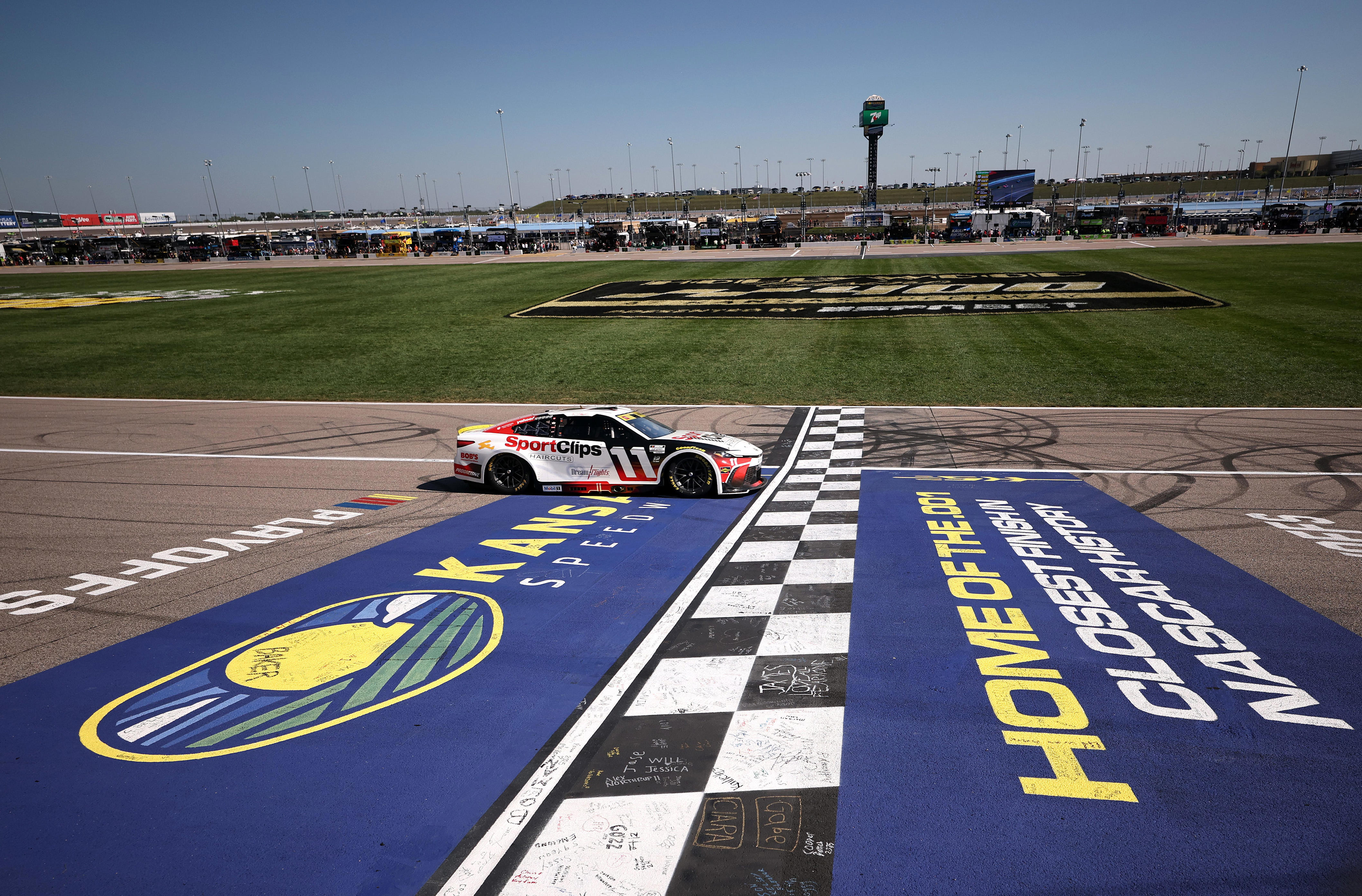 NASCAR Kansas predictions 2026, expert picks for Cup Series race