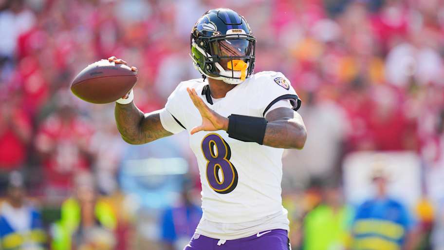 Ravens' Lamar Jackson Exits Chiefs Game With Hamstring Injury