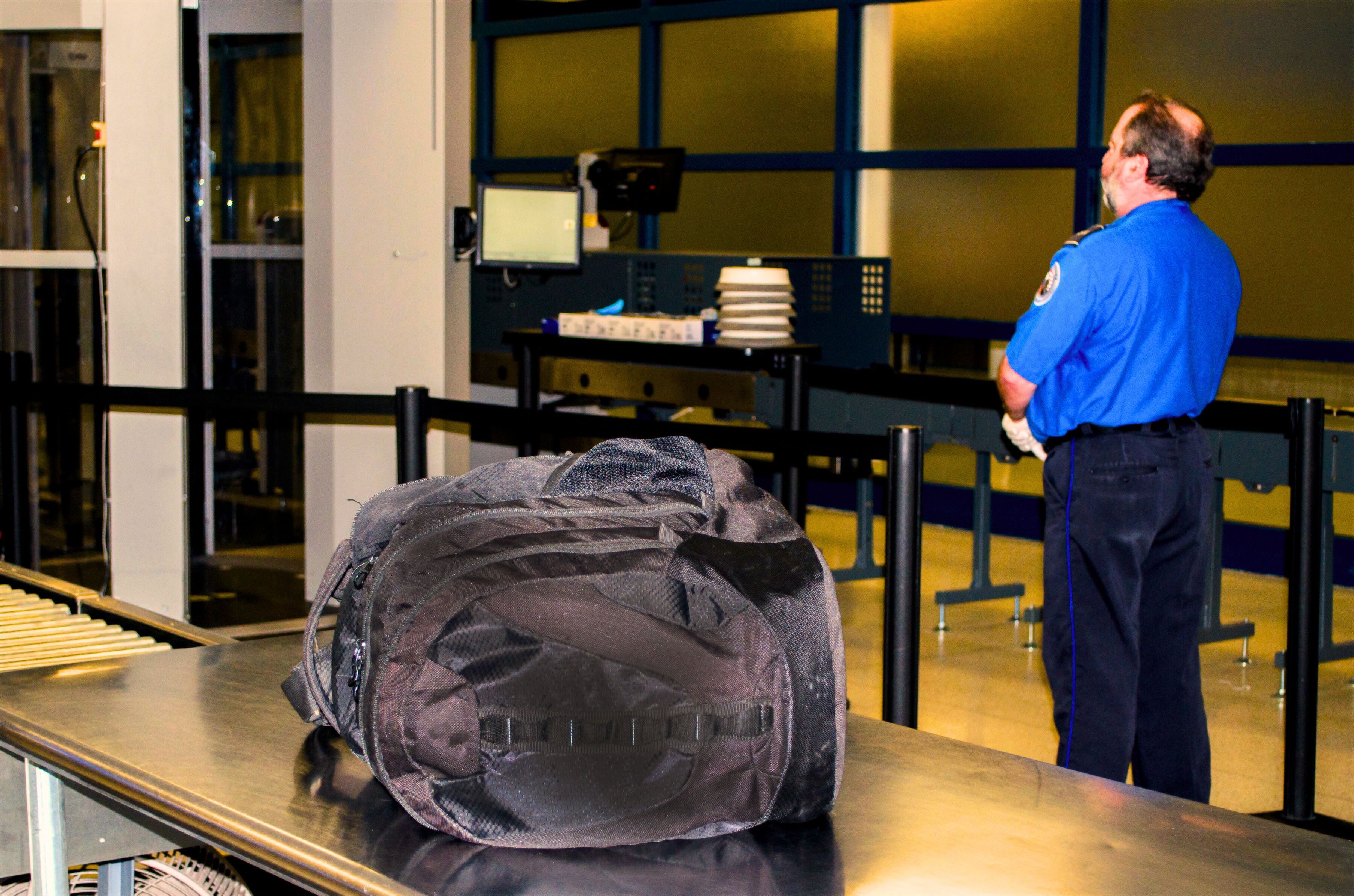 TSA issues carry-on bag warning after images show live creature ...