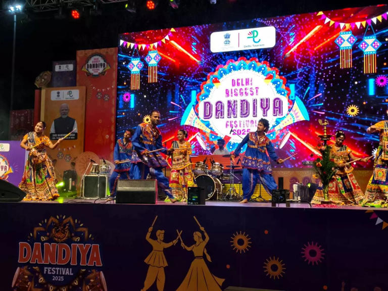 Delhi grooved to garba beats at two-day dandiya festival