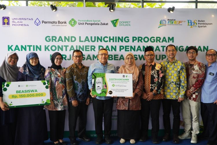 Kantin Kontainer UII Dukung Mahasiswa Berprestasi Bersama Dompet Dhuafa dan Permata Bank Syariah