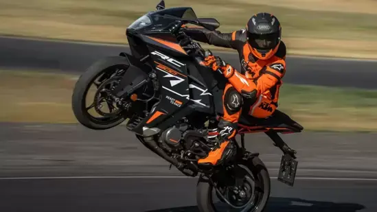 KTM RC200 is one of the most popular sportbikes because of its capability and power.
