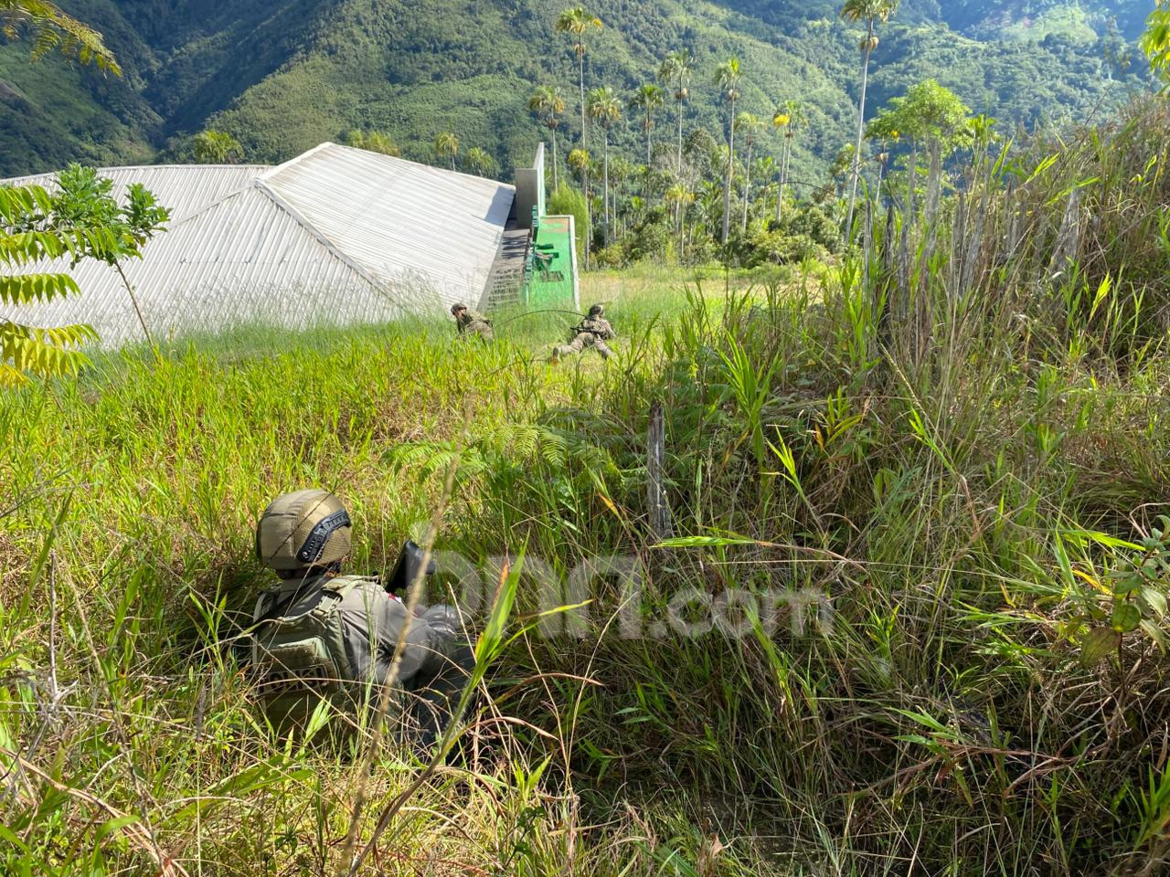 KKB Bakar Puskesmas dan Rumah Sakit, Terjadi Tembak-menembak