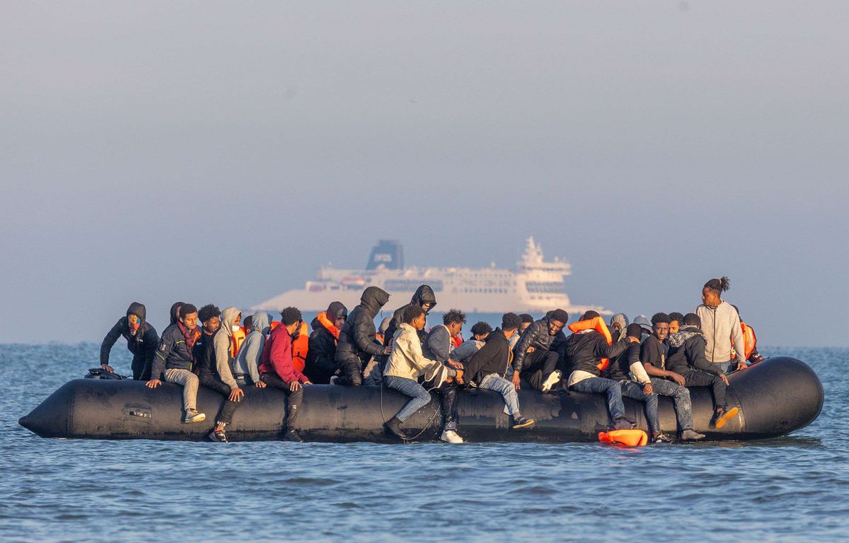 Migrants : Près de 400 personnes secourues au large des côtes ...
