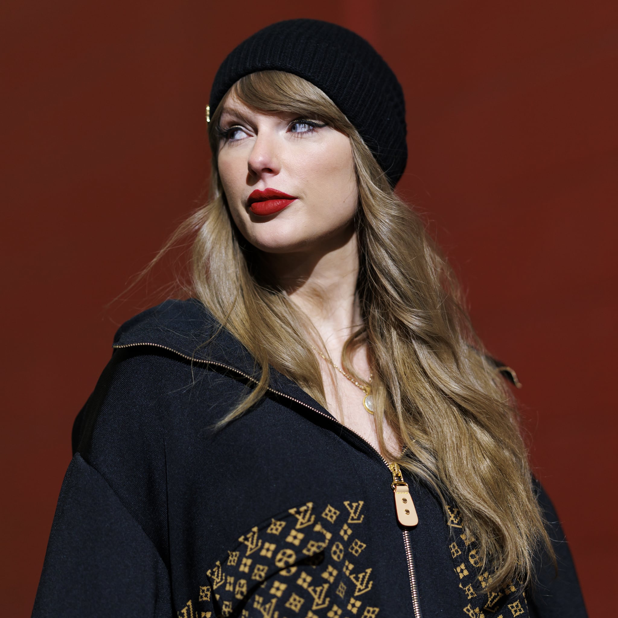 taylor-swift-s-trendy-folded-waistband-jeans-are-currently-on-sale