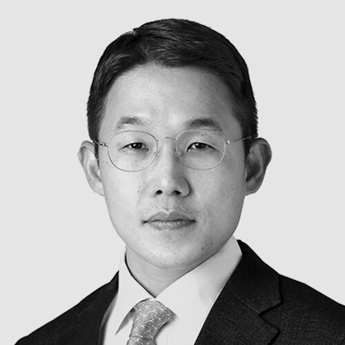 Fed Chair and System That Withstood Trump's Assault