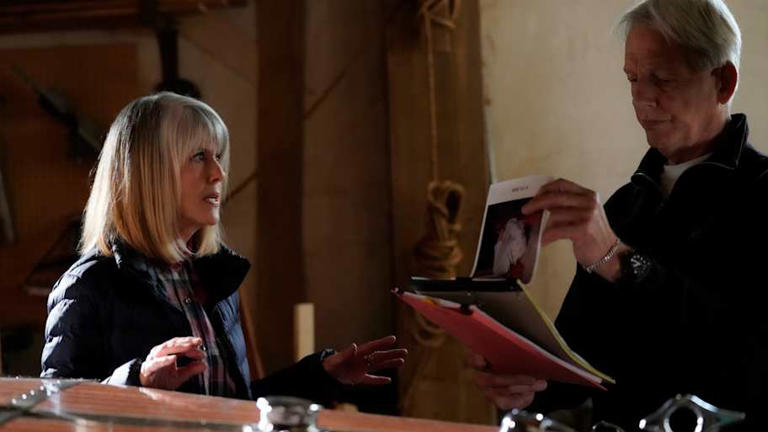 Season 18, episode 16 “Rule 91” – on the 18th season finale of NCIS, Tuesday, May 25, 2021, on the CBS Television Network. Pictured: Pam Dawber as Marcie Warren, Mark Harmon as NCIS Special Agent Leroy Jethro Gibbs. Photo: Cliff Lipson/CBS ©2021 CBS Broadcasting, Inc. All Rights Reserved. | CBS