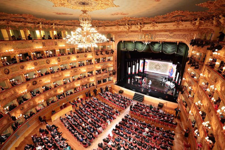 Il teatro La Fenice (Imagoeconomica).