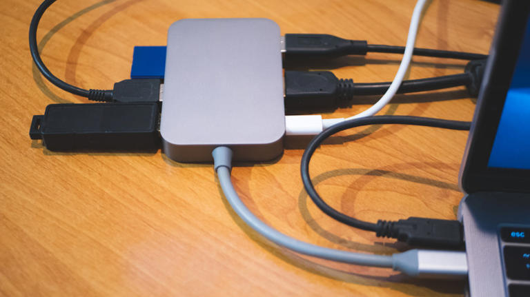 USB hub with multiple connections