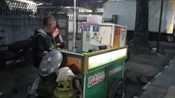 Kisah Toto Taohid, Penjual Baso Ikan di PSM Bandung yang Berjuang di Masa Sulit