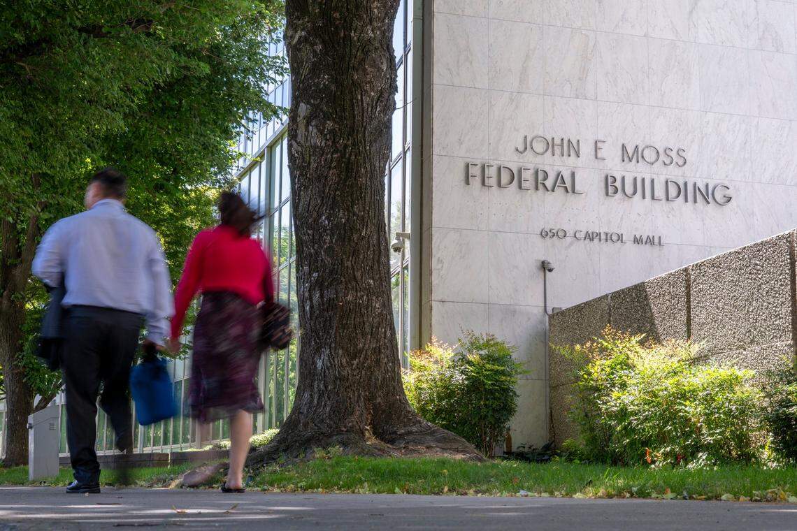 Protesters vandalize Sacramento federal building after ICE killing in ...