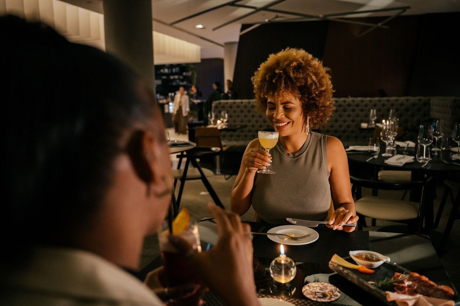 Psychologie: 7 Restaurant-Fehler, die sofort deine soziale Klasse verraten