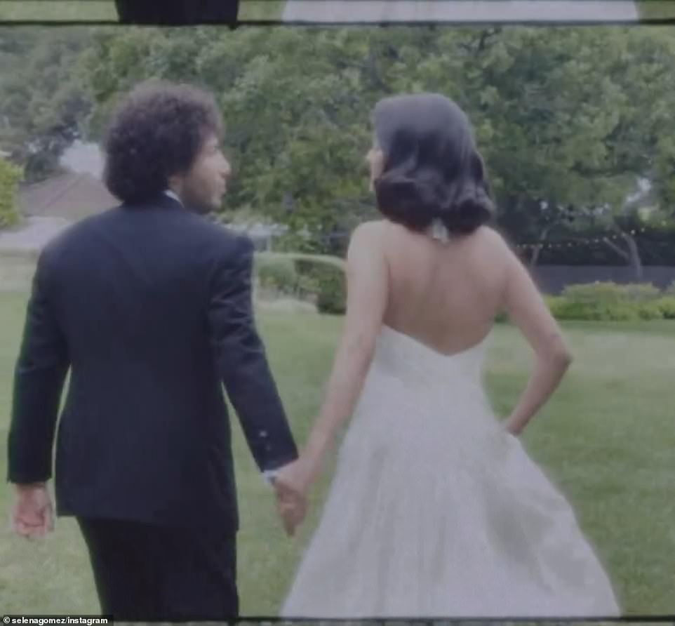 Expert: Selena Gomez's 'controlling' gesture at her wedding