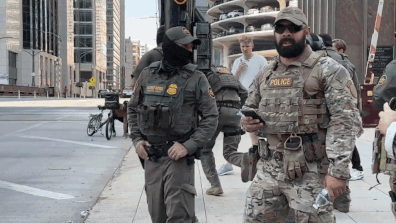 Viral video captures ICE agents' hilariously failed chase of Chicago