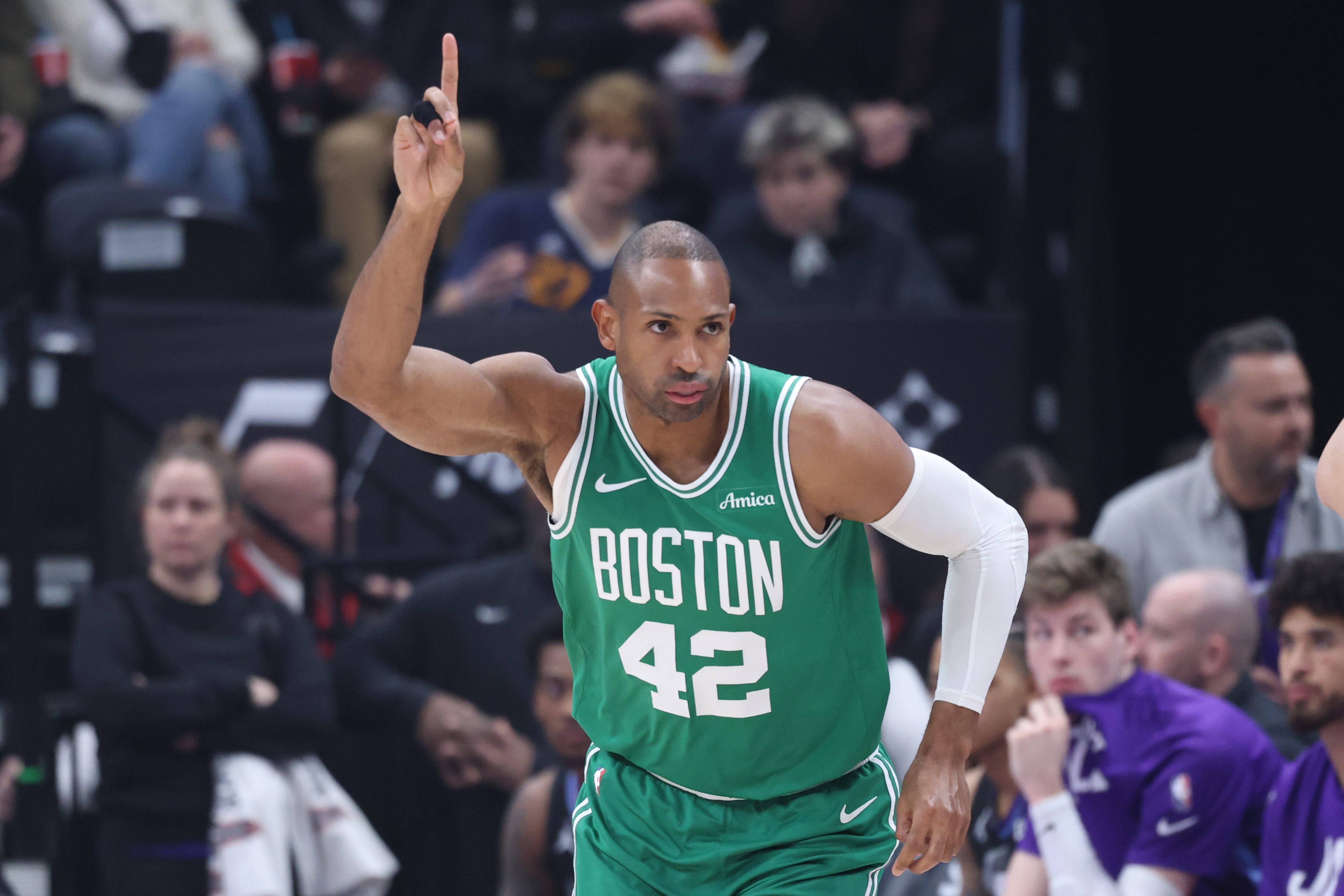 Al Horford to leave Celtics for Warriors, reports say. Here's who might