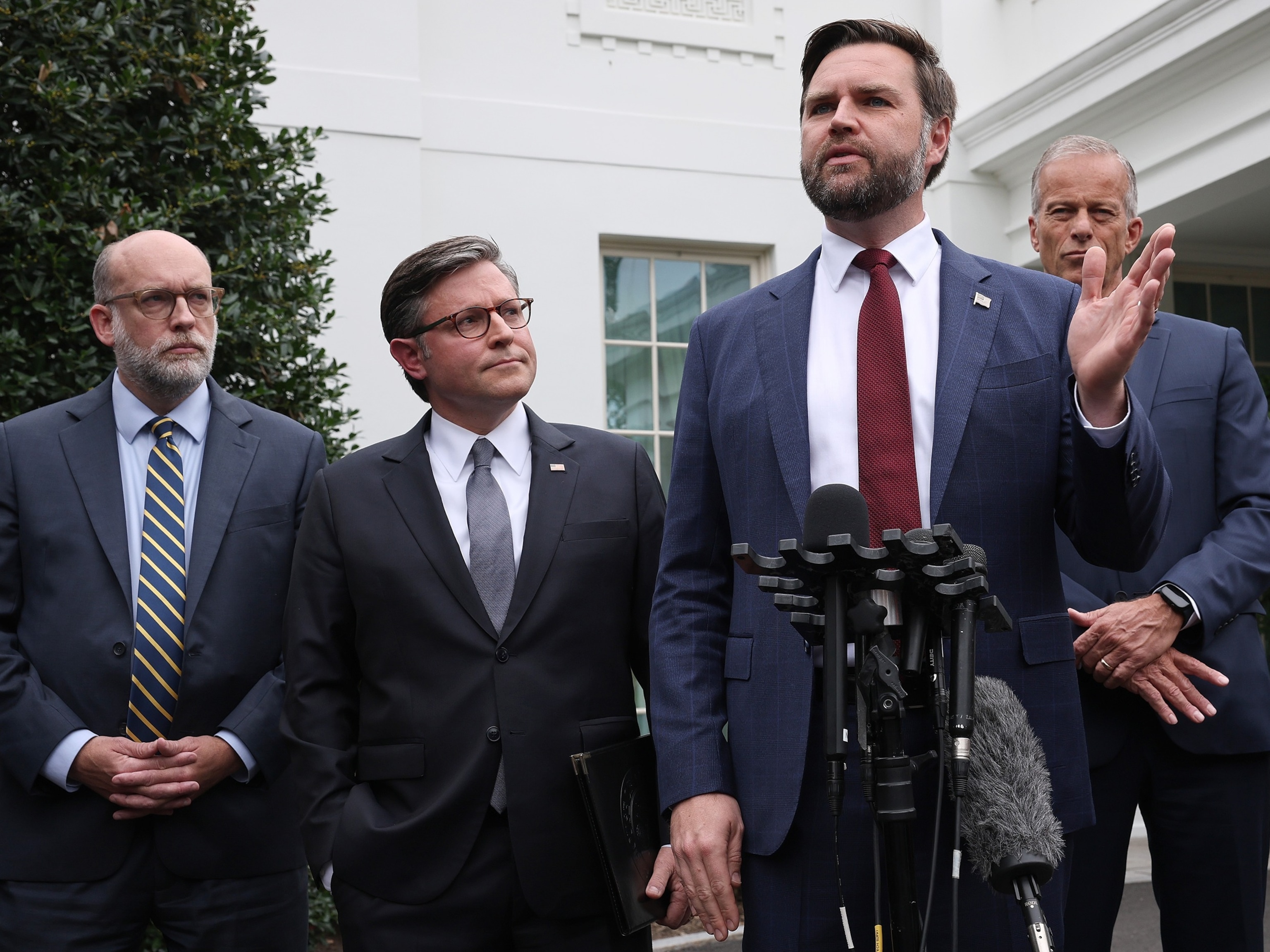 Trump, top Democrats fail to make progress in averting looming shutdown