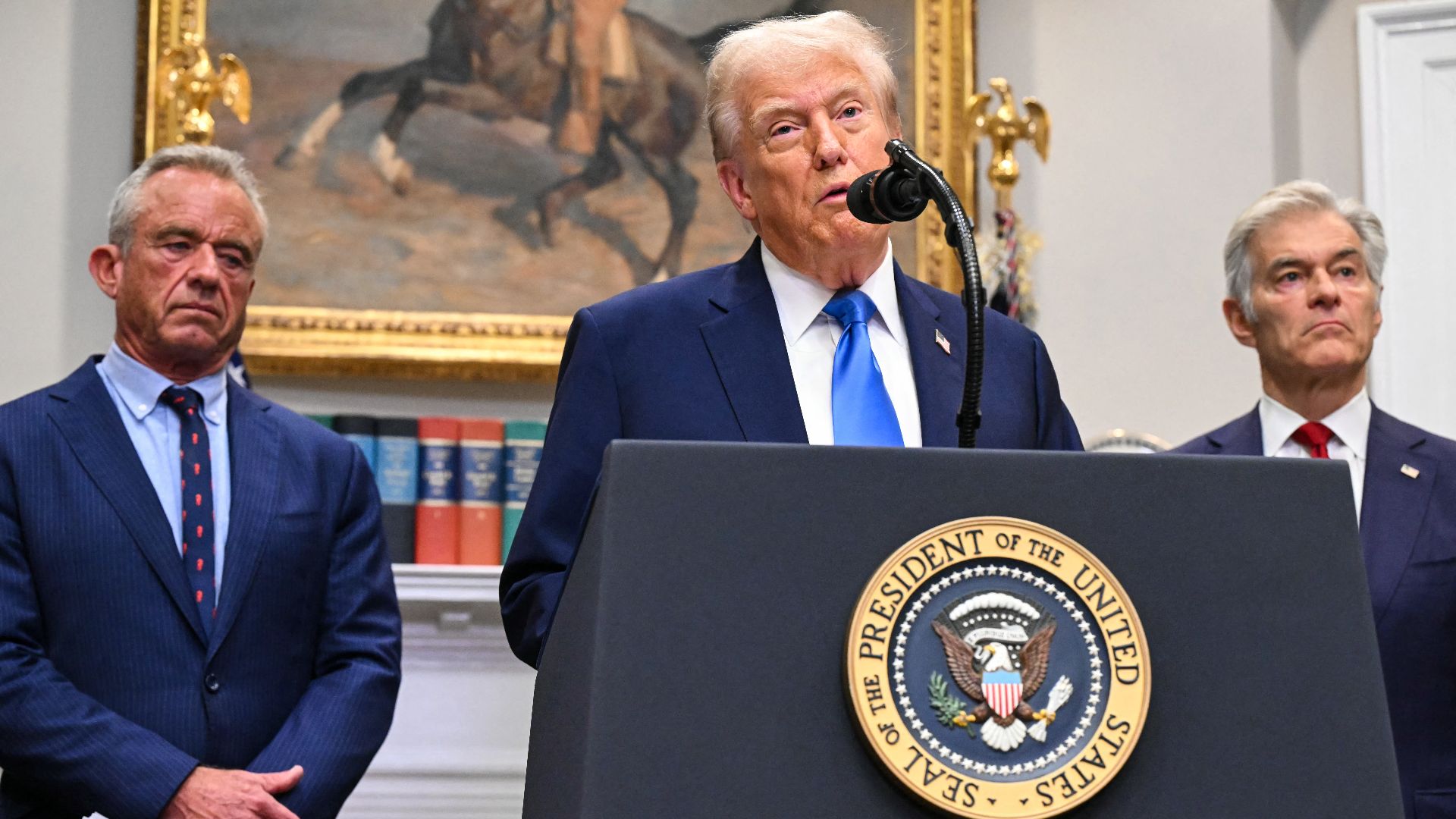 AA1NxU90 Trump Mere-share Konspirasi QAnon Lainnya