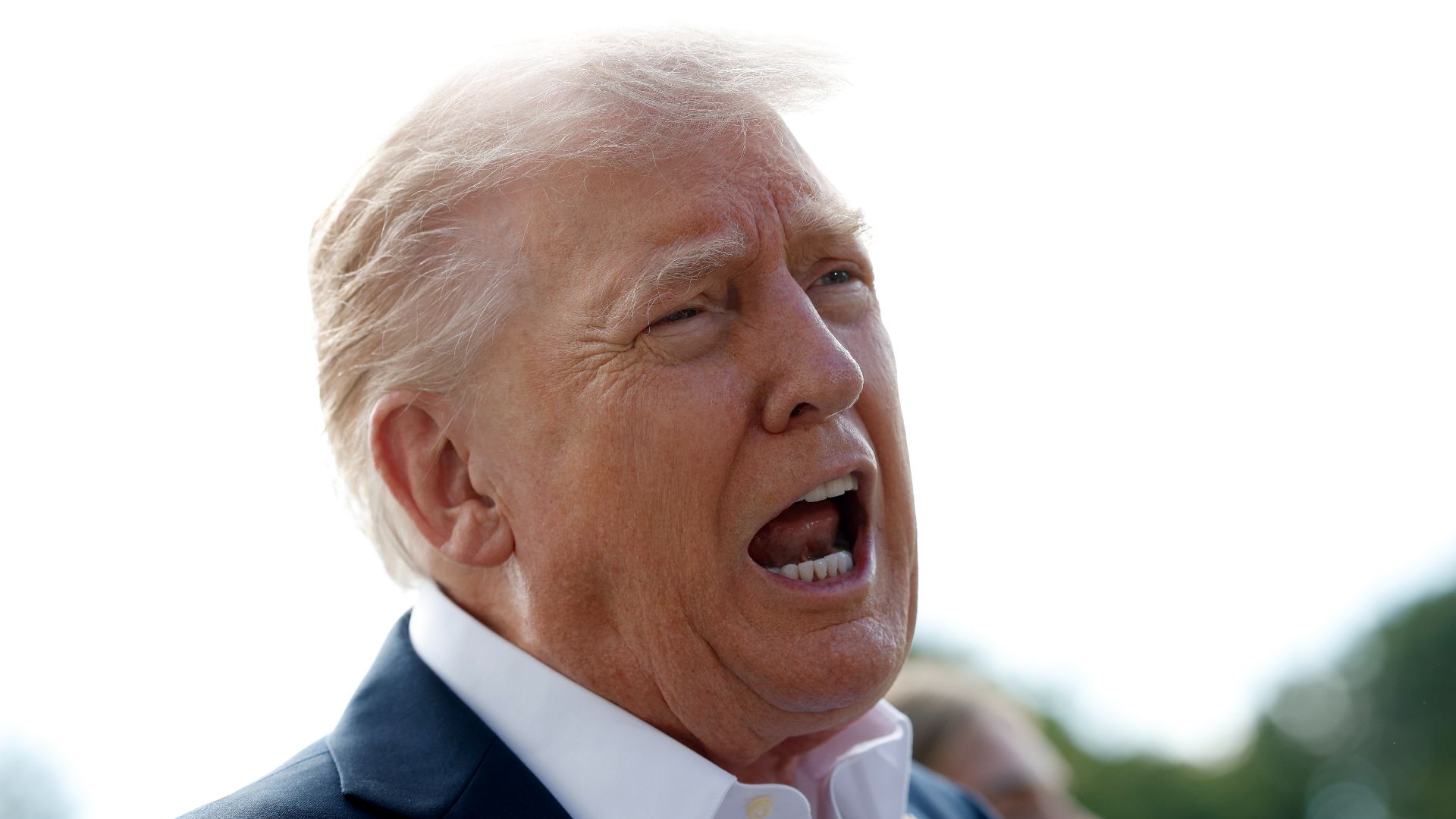 AA1NxWw1 Trump Mere-share Konspirasi QAnon Lainnya