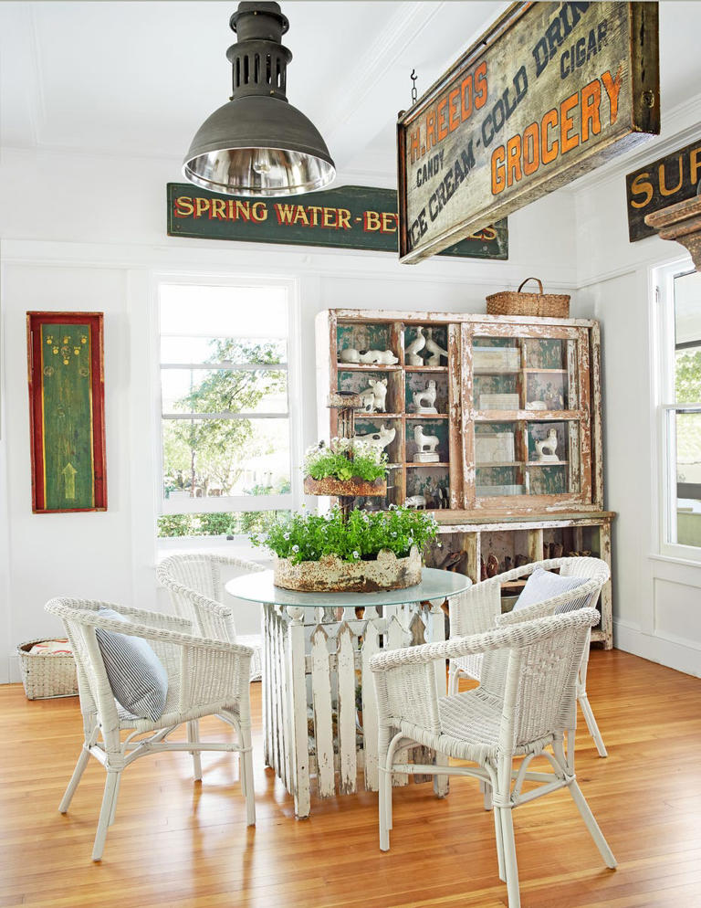 5 Random Household Antiques That Dealers Always Buy