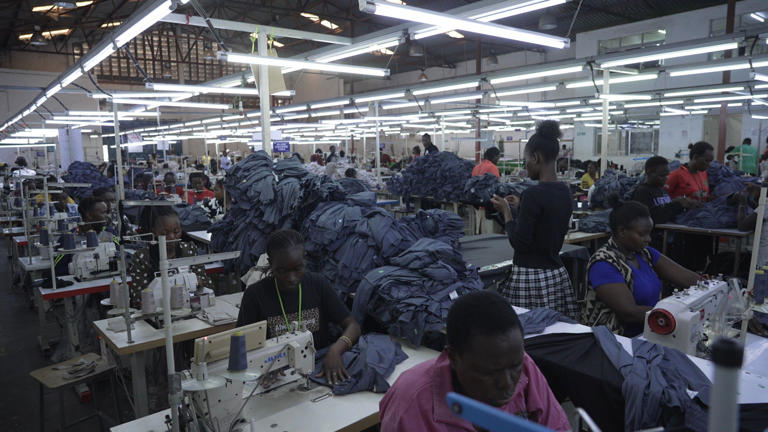 На ЭПЗ «Шона» работает около 700 человек