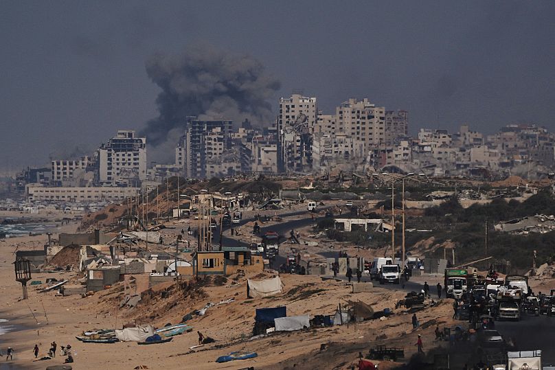 Rauch steigt nach einem israelischen Militärschlag in Gaza-Stadt auf, 26. September 2025