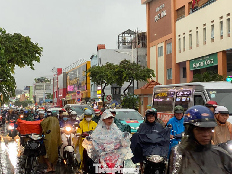 TPHCM mưa to những ngày gần đây. Ảnh: Hữu Huy