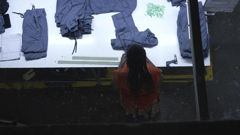 Рабочие места на ЗЭП Shona и десятках других заводов по всей Африке находятся на волоске