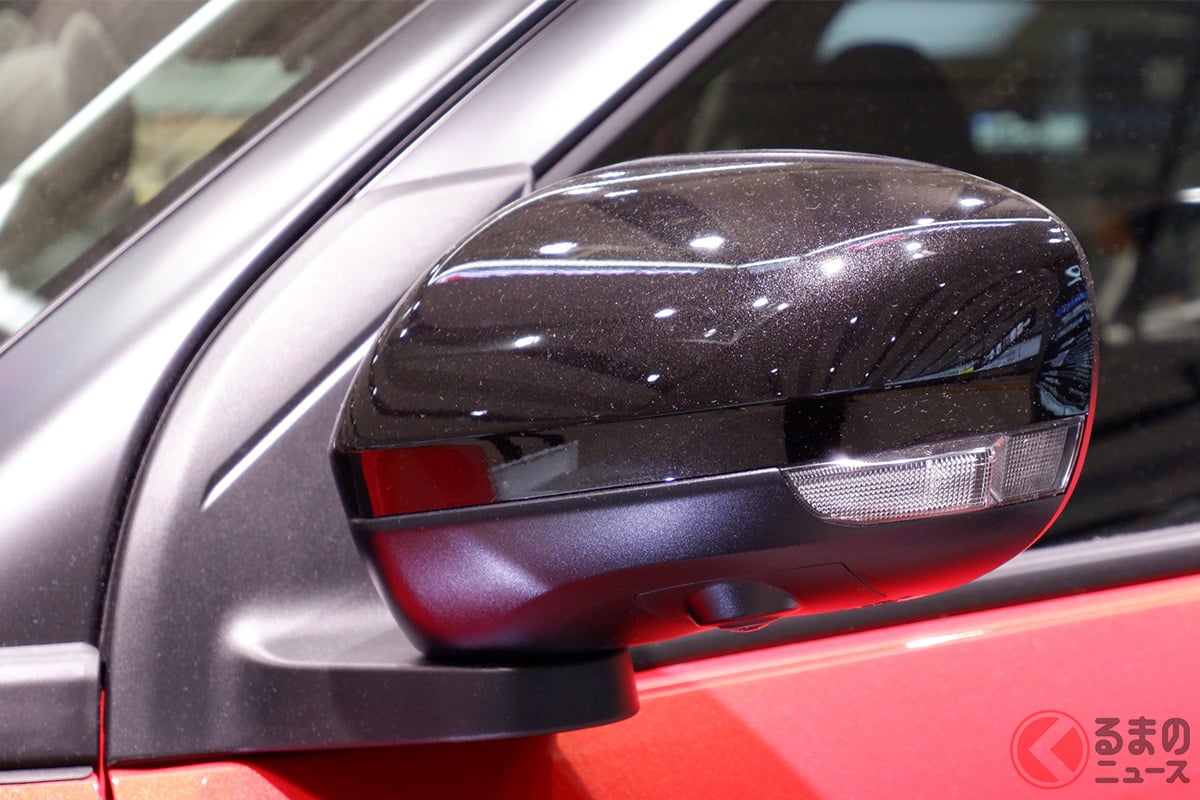 ドアミラーは「駐車時にたたむ」べき？ 法的拘束力はなし！ “無意識の作法”に隠された日本人の深層心理とは