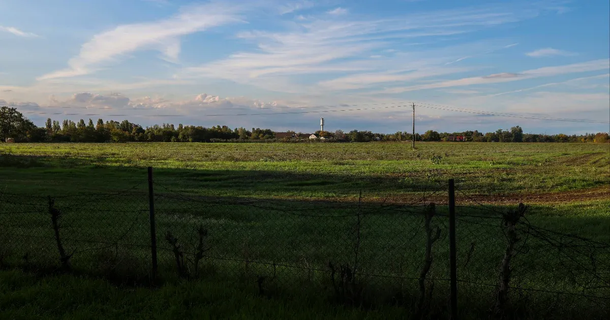 Hamisított dokumentumokkal vették el a 165 milliós telket, a tulajdonos