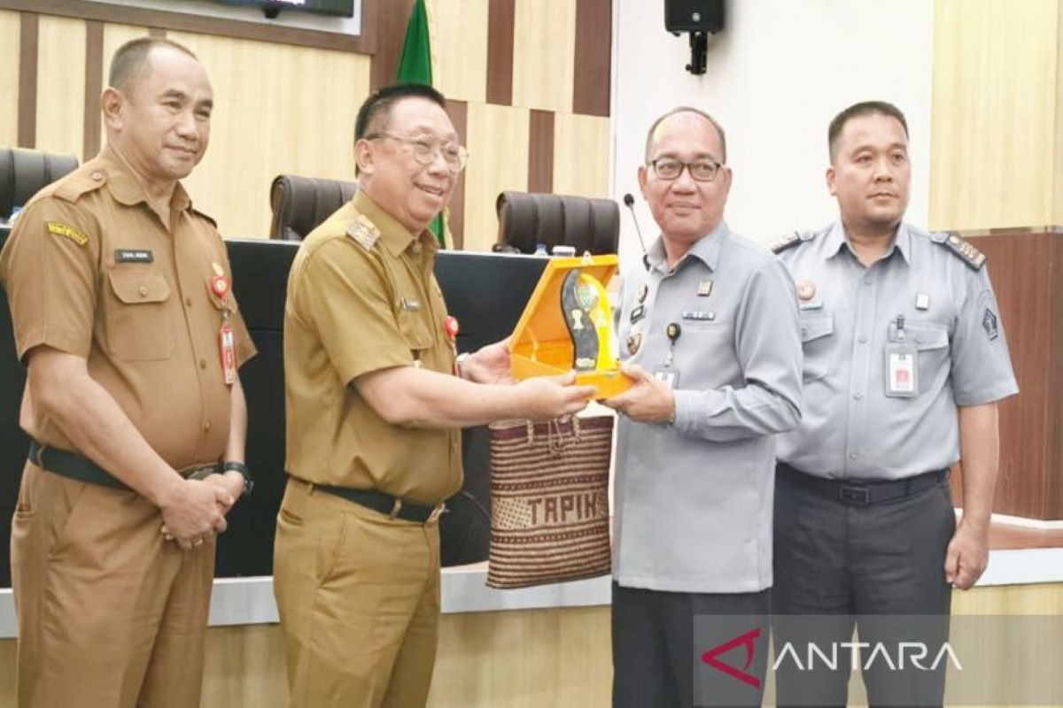 Kanwil Kemenkum Kalsel dan Pemkab Tapin Bangun 126 Posbankum