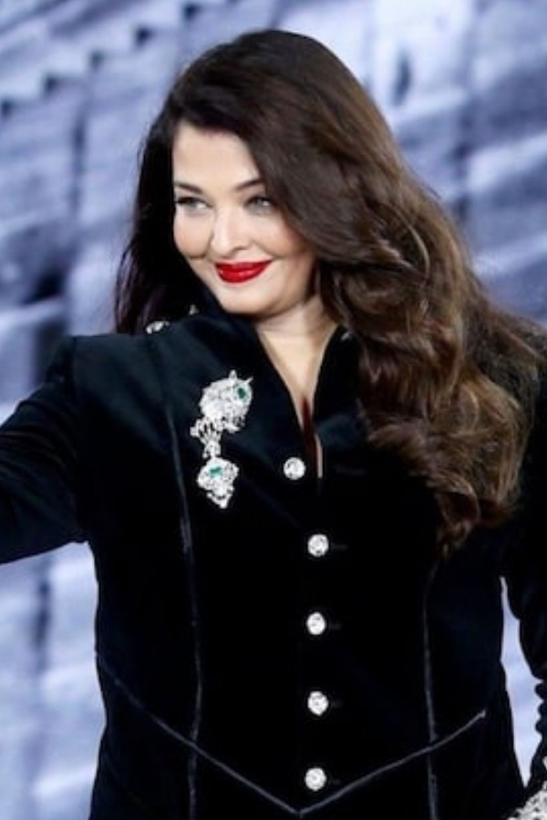 Paris Fashion Week 2025: Aishwarya Rai Bachchan Owns The Ramp Walk In ...