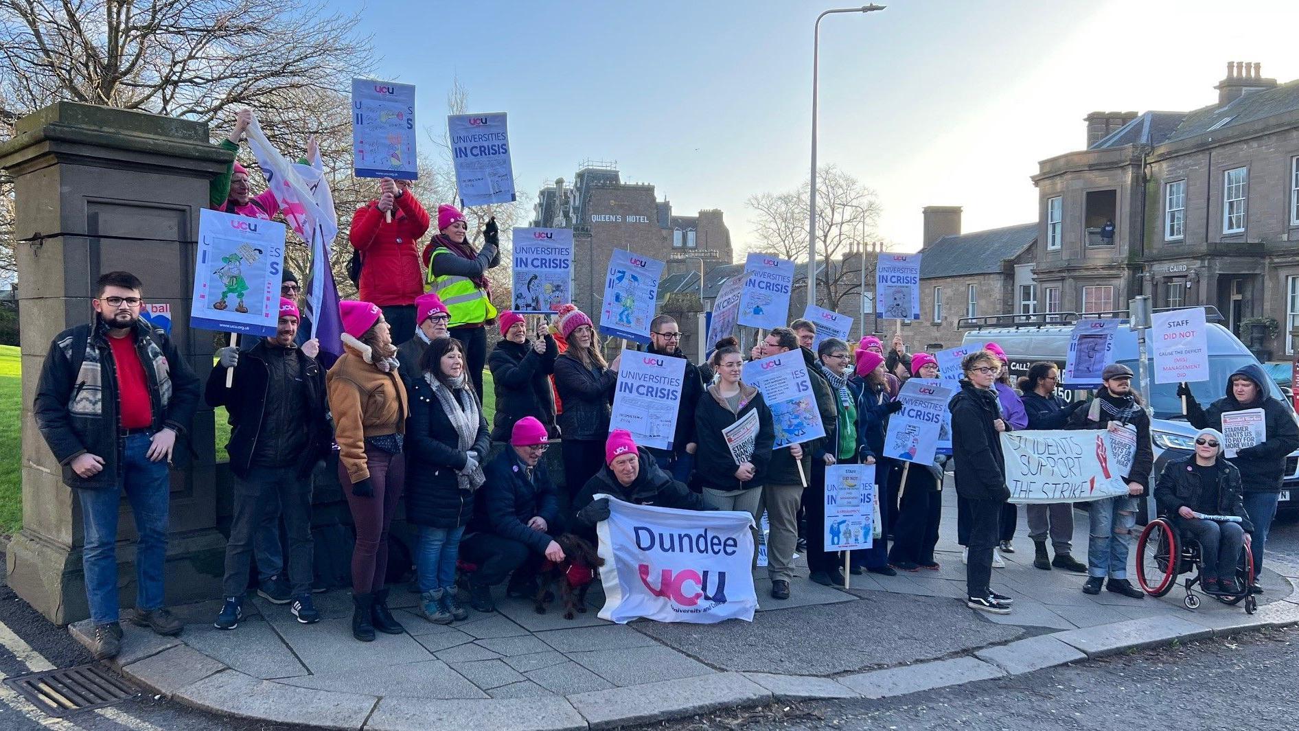 Dundee University staff balloted on new strike action