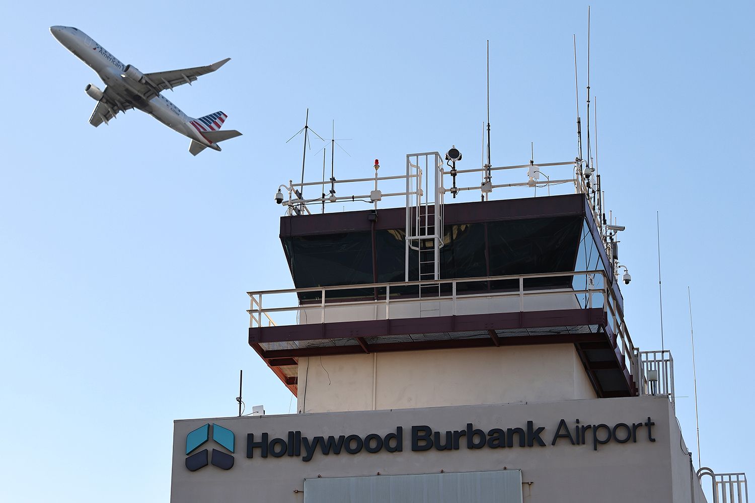 Air Traffic Control Tower at Burbank Airport Remains Unmanned for Over