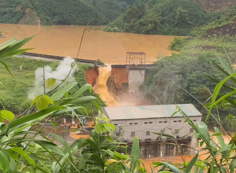 Vỡ đập thủy điện ở Lạng Sơn. Ảnh: Nông Huyền