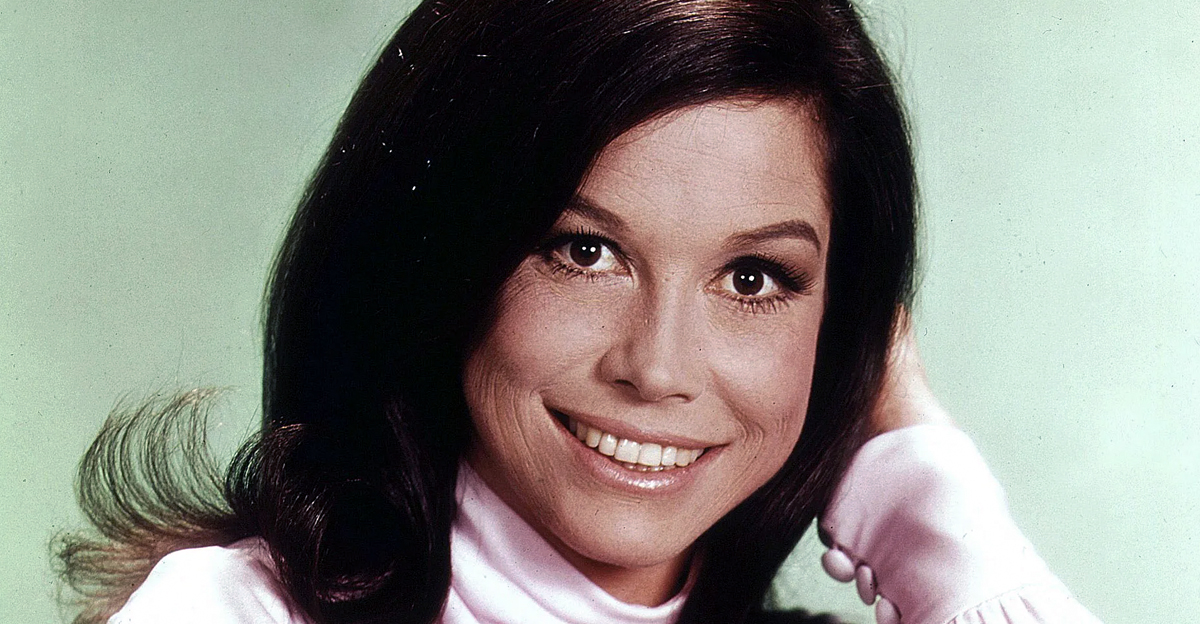 Mary Tyler Moore The Pain Behind the Smile