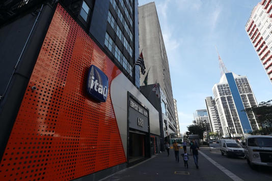 Fachada do banco Itaú. Foto: Werther Santana/Estadão